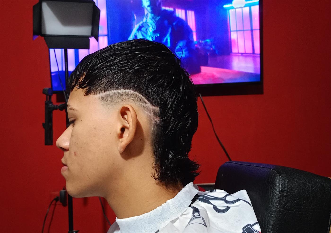 Corte juvenil con diseño